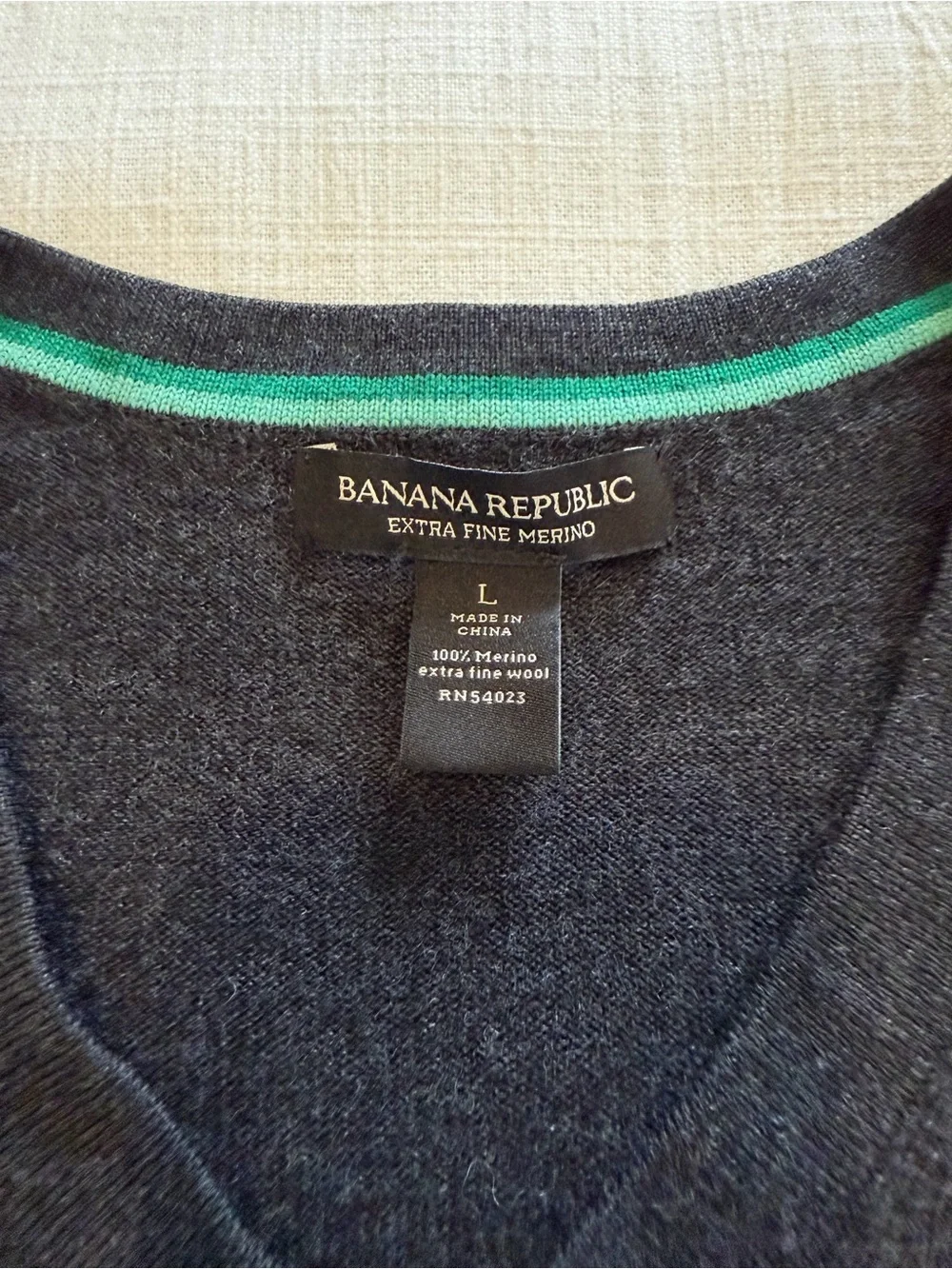 Banana Republic Merino Wool Grey V Neck Sweater Size Large